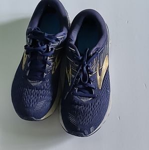 Men's Brooks running shoes sz 10.5 w